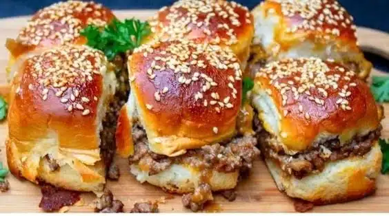 Delicious cheeseburger sliders served on Hawaiian rolls
